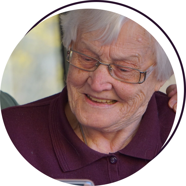 An old woman with a white hair and glasses